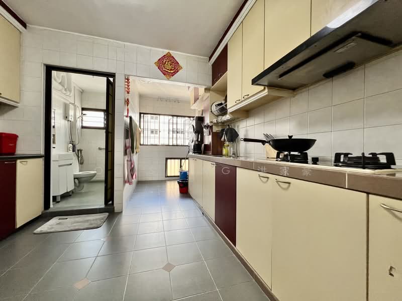 447 Choa Chu Kang Avenue 4 HDB Flat For Sale at S$ 560,000 | PropertyGuru Singapore - Kitchen