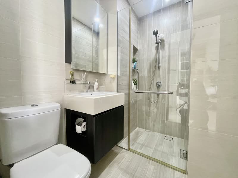 High Floor Riverside Condo in the East! Near 2 MRTs, PLQ Mall, Schools & Eateries! Condominium For Sale at S$ 1,388,000 | PropertyGuru Singapore - Bathroom