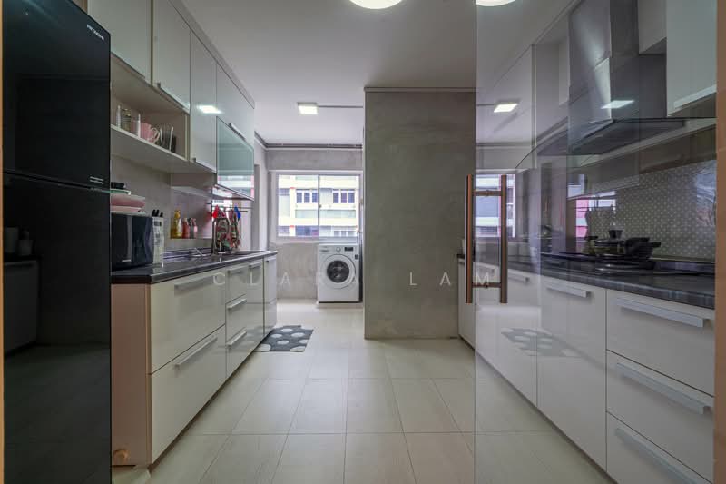 446 Hougang Avenue 8 HDB Flat For Sale at S$ 980,000 | PropertyGuru Singapore - Kitchen