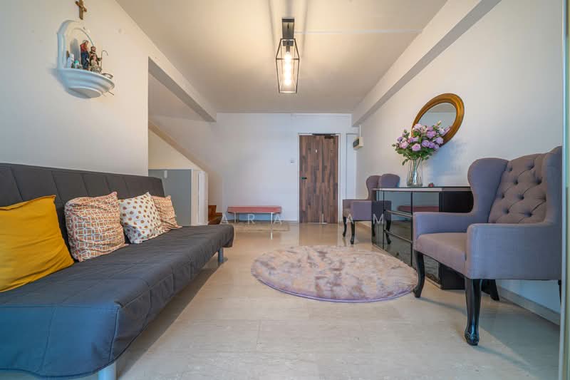 446 Hougang Avenue 8 HDB Flat For Sale at S$ 980,000 | PropertyGuru Singapore - Living Room