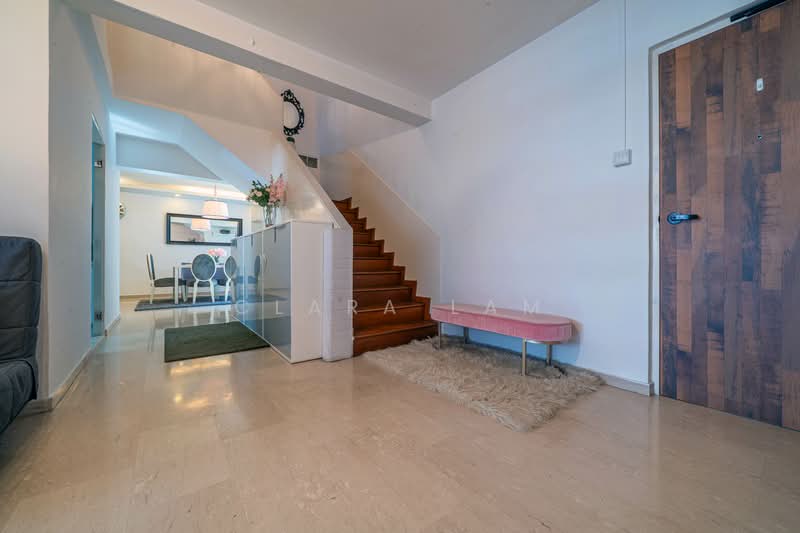 446 Hougang Avenue 8 HDB Flat For Sale at S$ 980,000 | PropertyGuru Singapore - Entrance