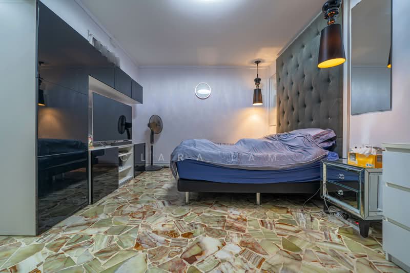 446 Hougang Avenue 8 HDB Flat For Sale at S$ 980,000 | PropertyGuru Singapore - Bedroom