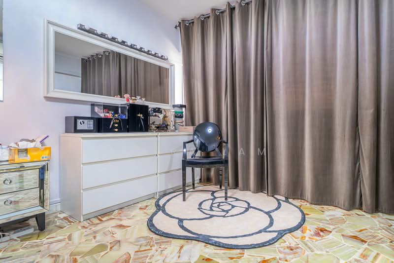 446 Hougang Avenue 8 HDB Flat For Sale at S$ 980,000 | PropertyGuru Singapore - Interior