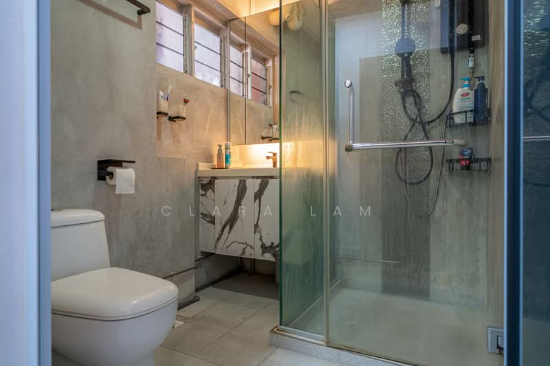 446 Hougang Avenue 8 HDB Flat For Sale at S$ 980,000 | PropertyGuru Singapore - Bathroom