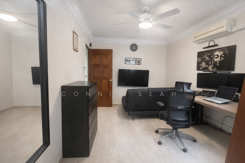 457 Jurong West Street 41 HDB Flat For Sale at S$ 450,000 | PropertyGuru Singapore - Common Room