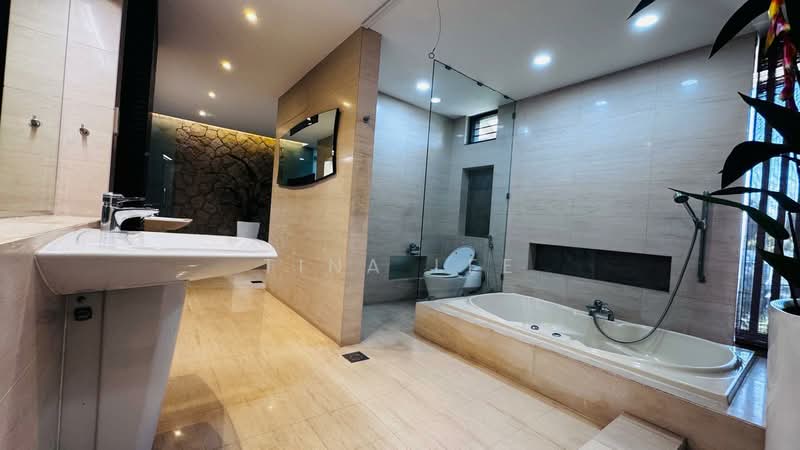 Brizay Park, Brizay Park, 9 Bedrooms, 11,840 sqft, Good Class Bungalow For Rent, by Tina Lee, 500065940 - Bathroom - PropertyGuru.com.sg