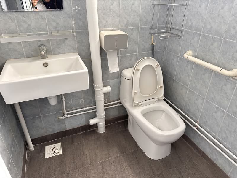 116 Bedok Reservoir Road, 116 Bedok Reservoir Road, Room Rental, 200 sqft, HDB Flat For Rent, by John Chen, 500065949 - Bathroom - PropertyGuru.com.sg