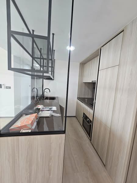 The Hyde Condominium For Sale at S$ 3,580,000 | PropertyGuru Singapore - Kitchen