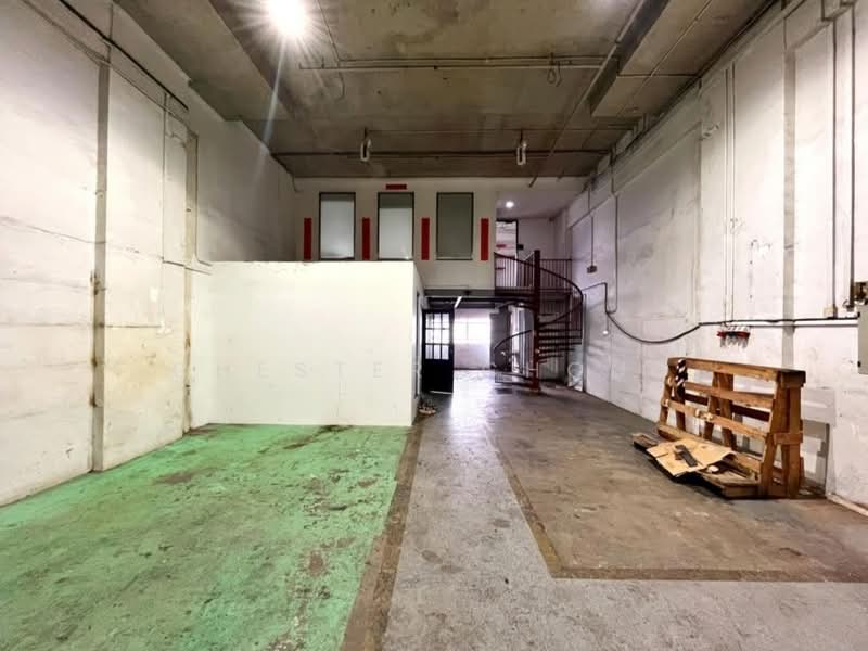 Pioneer Centre, 1 Soon Lee Street, 1,701 sqft, Factory / Workshop (B2) For Sale, by Chester Chong, 500065958 - Interior - CommercialGuru.com.sg