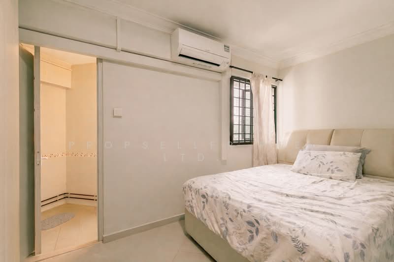 51 Kent Road HDB Flat For Sale at S$ 620,000 | PropertyGuru Singapore - Bedroom