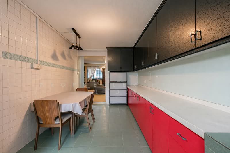 51 Kent Road HDB Flat For Sale at S$ 620,000 | PropertyGuru Singapore - Kitchen