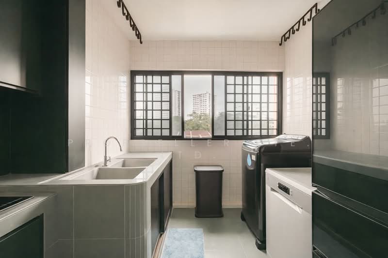 51 Kent Road HDB Flat For Sale at S$ 620,000 | PropertyGuru Singapore - Kitchen