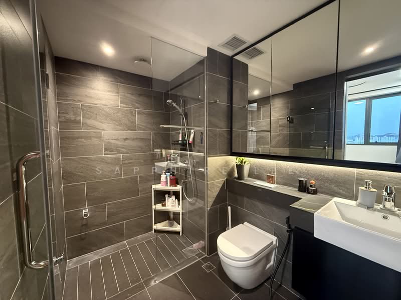 ❤️UNDERVALUED❤️NEWLY RENOVATED❤️HIGHFLOOR❤️UNLBLOCKED VIEWS❤️ Condominium For Sale at S$ 887,999 | PropertyGuru Singapore - Bathroom