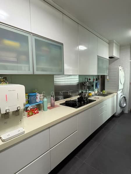 172C Edgedale Plains HDB Flat For Sale at S$ 715,000 | PropertyGuru Singapore - Kitchen