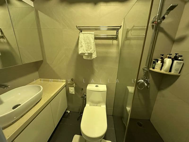 180 Yung Sheng Road HDB Flat For Sale at S$ 678,000 | PropertyGuru Singapore - Bathroom