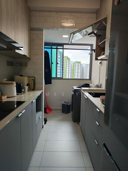 519A Tampines Central 8 HDB Flat For Sale at S$ 899,000 | PropertyGuru Singapore - Kitchen