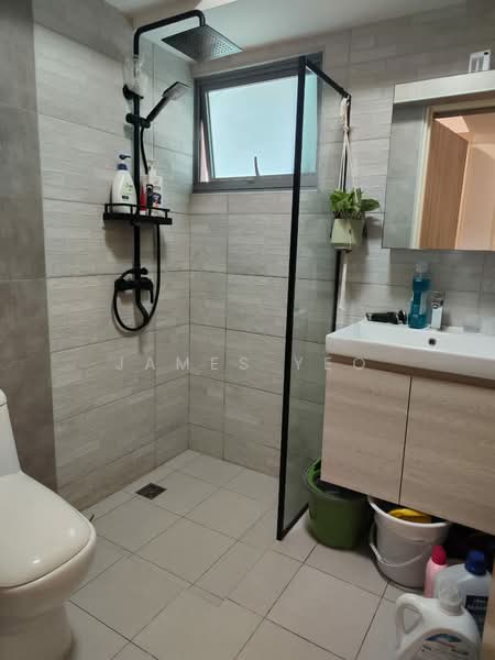 519A Tampines Central 8 HDB Flat For Sale at S$ 899,000 | PropertyGuru Singapore - Bathroom
