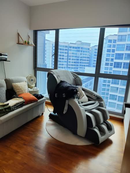 519A Tampines Central 8 HDB Flat For Sale at S$ 899,000 | PropertyGuru Singapore - Living Room