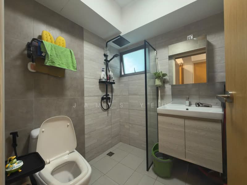 519A Tampines Central 8, 519A Tampines Central 8, 2 Bedrooms, 893 sqft, HDB Flat For Sale, by James Yeo, 500065993 - Bathroom - PropertyGuru.com.sg