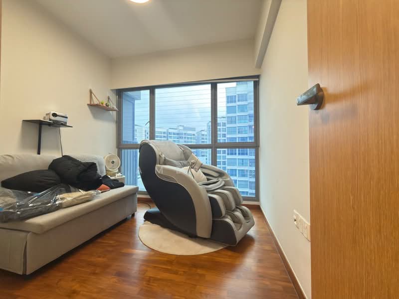 519A Tampines Central 8, 519A Tampines Central 8, 2 Bedrooms, 893 sqft, HDB Flat For Sale, by James Yeo, 500065993 - Living Room - PropertyGuru.com.sg