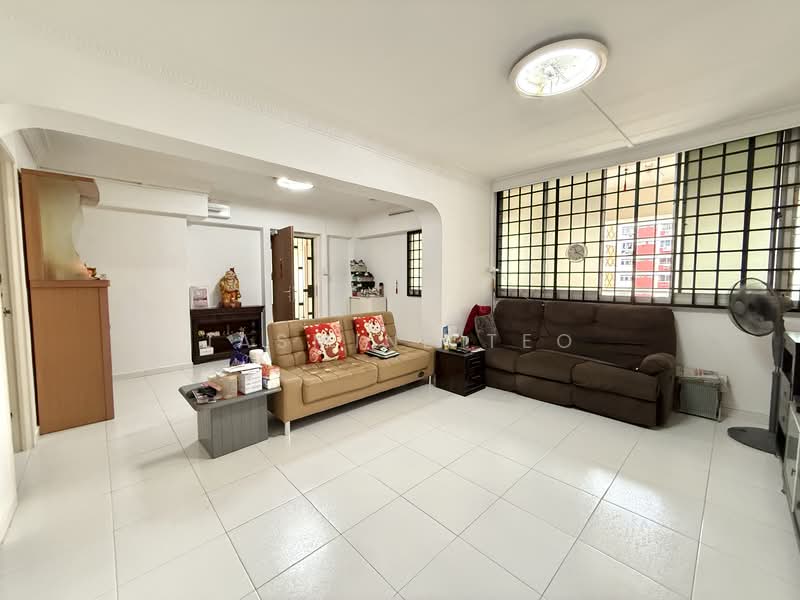 229 Bishan Street 23 HDB Flat For Sale at S$ 820,000 | PropertyGuru Singapore - Living Room