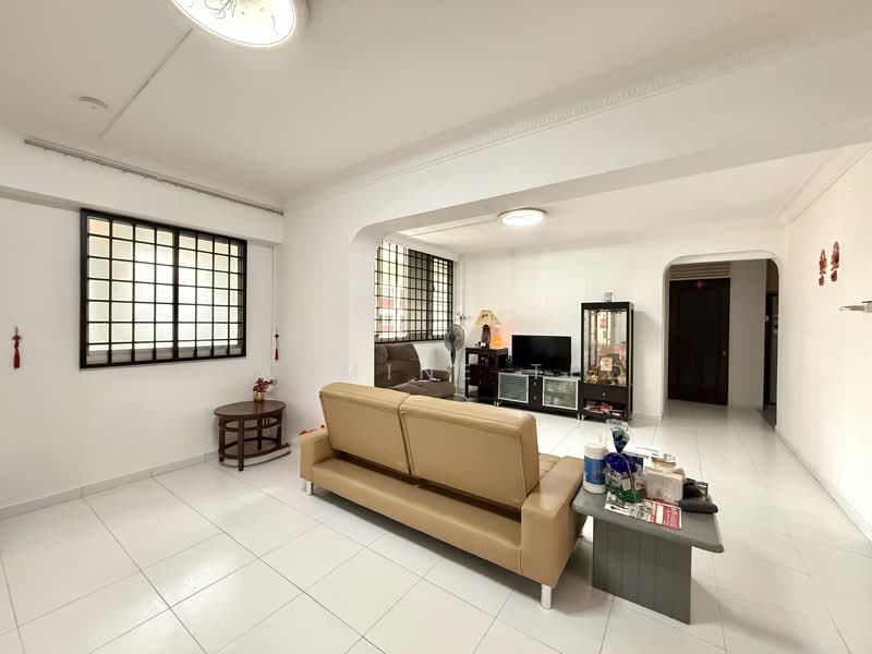 229 Bishan Street 23 HDB Flat For Sale at S$ 820,000 | PropertyGuru Singapore - Living Room