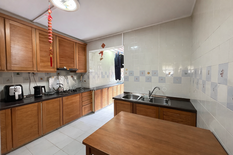 229 Bishan Street 23 HDB Flat For Sale at S$ 820,000 | PropertyGuru Singapore - Kitchen