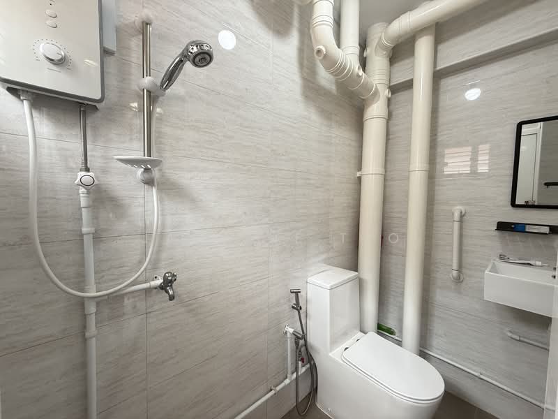 229 Bishan Street 23 HDB Flat For Sale at S$ 820,000 | PropertyGuru Singapore - Bathroom