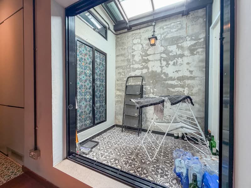 71 Seng Poh Road Walk-up Apartment For Sale at S$ 1,299,000 | PropertyGuru Singapore - Interior