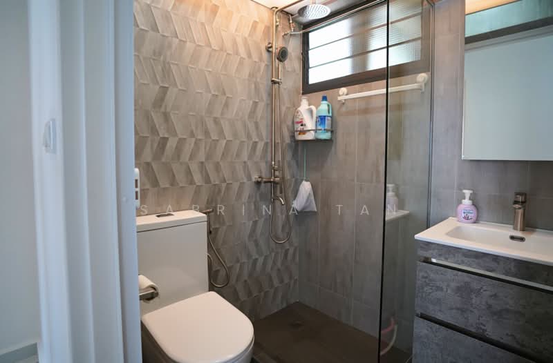 310C Punggol Walk HDB Flat For Sale at S$ 780,000 | PropertyGuru Singapore - Bathroom