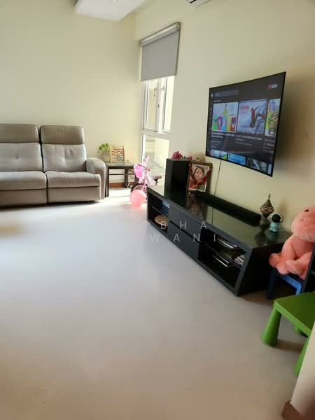 Savannah Condopark, 41 Simei Rise, 2 Bedrooms, 1,250 sqft, Condominium For Rent, by Shobha Narwani, 500066015 - Living Room - PropertyGuru.com.sg