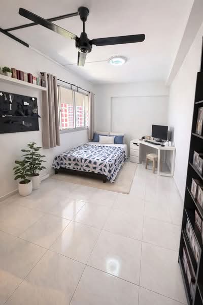 216 Bishan Street 23 HDB Flat For Sale at S$ 950,000 | PropertyGuru Singapore - Bedroom