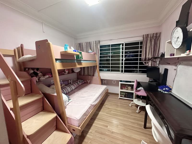 284 Toh Guan Road HDB Flat For Sale at S$ 578,000 | PropertyGuru Singapore - Bedroom