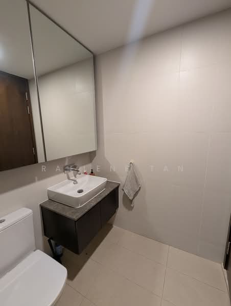 Spottiswoode Residences, 48 Spottiswoode Park Road, 2 Bedrooms, 915 sqft, Condominium For Rent, by Raelene Tan, 500066045 - Common Bathroom - PropertyGuru.com.sg