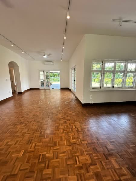 Swettenham Charming Bungalow, Swettenham road, 3 Bedrooms, 4,000 sqft, Bungalow House For Rent, by Michele Cabasug, 500066057 - Living Room - PropertyGuru.com.sg