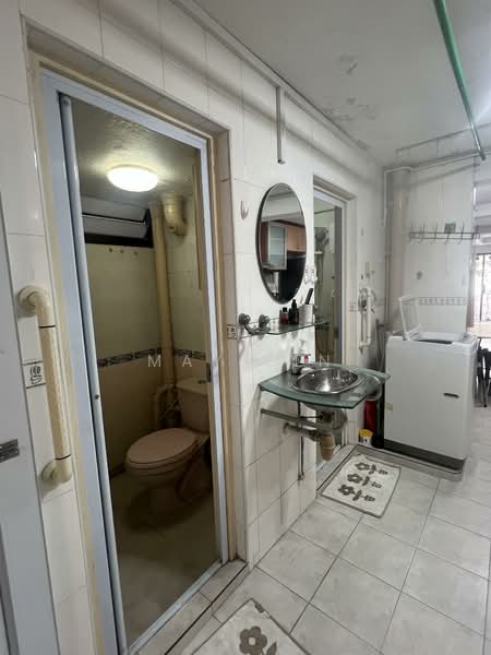 154 Mei Ling Street, 154 Mei Ling Street, 2 Bedrooms, 680 sqft, HDB Flat For Rent, by May Lin, 500066058 - Bathroom - PropertyGuru.com.sg