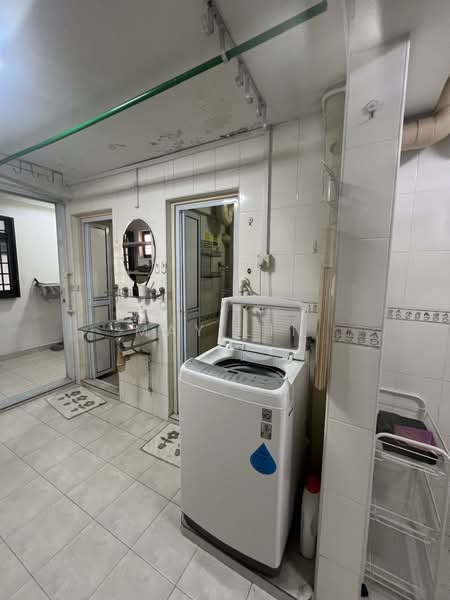 154 Mei Ling Street, 154 Mei Ling Street, 2 Bedrooms, 680 sqft, HDB Flat For Rent, by May Lin, 500066058 - Bathroom - PropertyGuru.com.sg