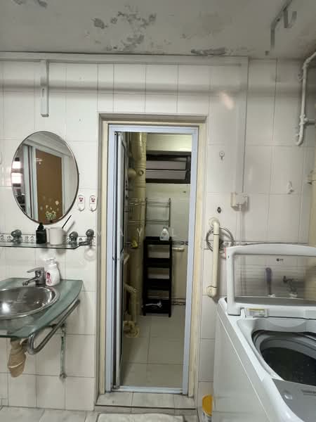 154 Mei Ling Street, 154 Mei Ling Street, 2 Bedrooms, 680 sqft, HDB Flat For Rent, by May Lin, 500066058 - Bathroom - PropertyGuru.com.sg