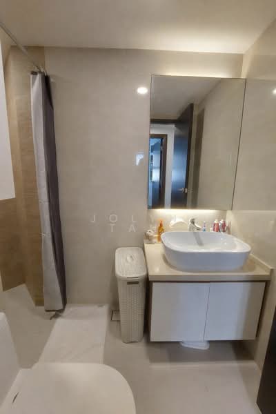 Villa Marina Condominium For Sale at S$ 2,100,000 | PropertyGuru Singapore - Bathroom