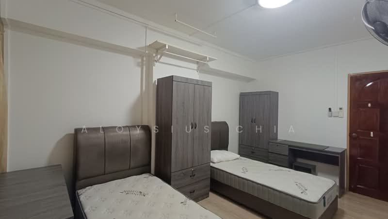 Bedroom with rearrangeable furnishings 