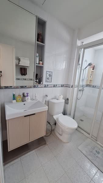 Seaview Point, 15 Amber Road, Room Rental, 150 sqft, Condominium For Rent, by (Ekky) Sri Redjeki Widjaja, 500066071 - Bathroom - PropertyGuru.com.sg