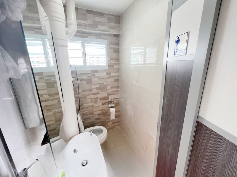 Northpoint Bizhub, 2 Yishun Industrial Street 1, 200 sqft, Light Industrial (B1) For Rent, by Johnny Tan, 500066087 - Bathroom - CommercialGuru.com.sg