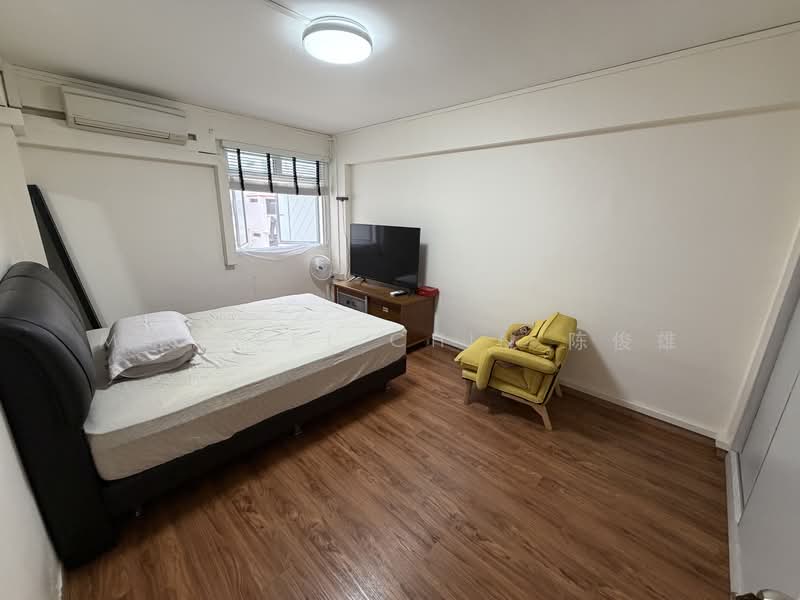 114 Lorong 1 Toa Payoh HDB Flat For Sale at S$ 368,000 | PropertyGuru Singapore - Bedroom
