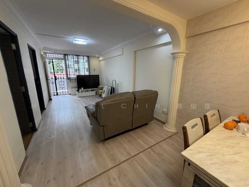 114 Lorong 1 Toa Payoh HDB Flat For Sale at S$ 368,000 | PropertyGuru Singapore - Living Room