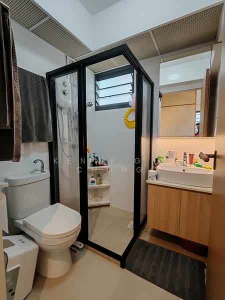 95 Dawson Road HDB Flat For Sale at S$ 788,888 | PropertyGuru Singapore - Bathroom