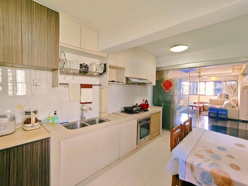414 Commonwealth Avenue West HDB Flat For Sale at S$ 788,888 | PropertyGuru Singapore - Kitchen