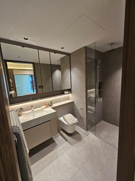 Amber House Apartment For Sale at S$ 2,030,000 | PropertyGuru Singapore - Master Bathroom