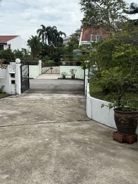 Dyson Road Bungalow House For Sale at S$ 20,000,000 | PropertyGuru Singapore - Exterior