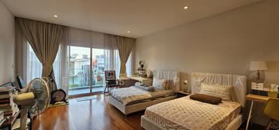 For Sale - ⚡Wondr Homes ⚡Almost New Freehold Inter Terrace | Opera Estate District 15 3.5 Storeys with Lift