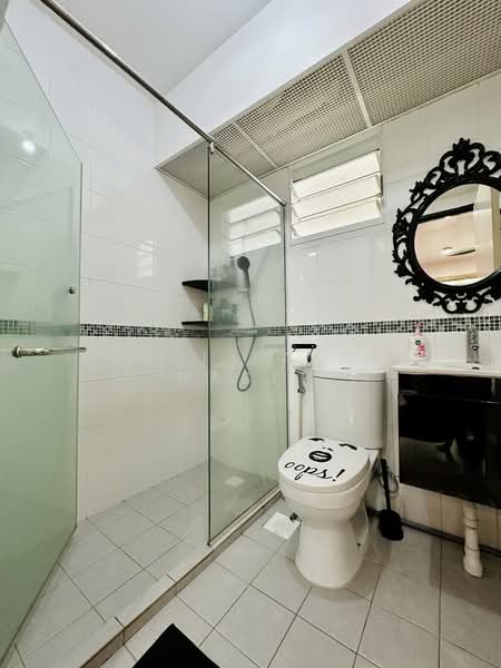 315C Yishun Avenue 9 HDB Flat For Sale at S$ 680,000 | PropertyGuru Singapore - Bathroom